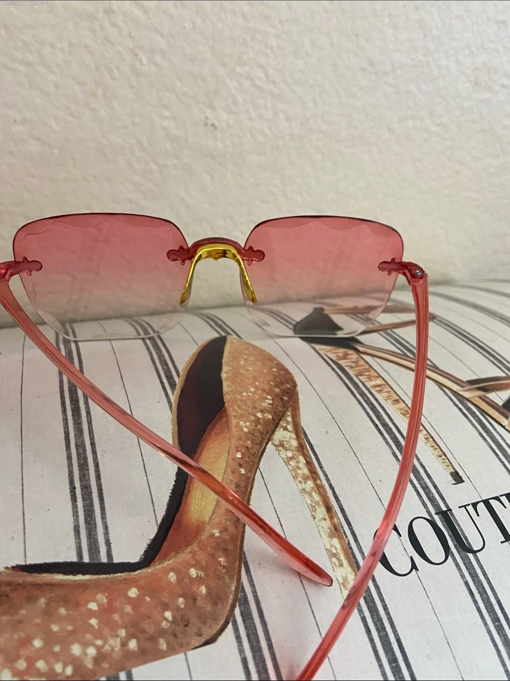 5/$10❤️❤️❤️NEW Pink Rimless Gradient Sunglasses with Gold Accents